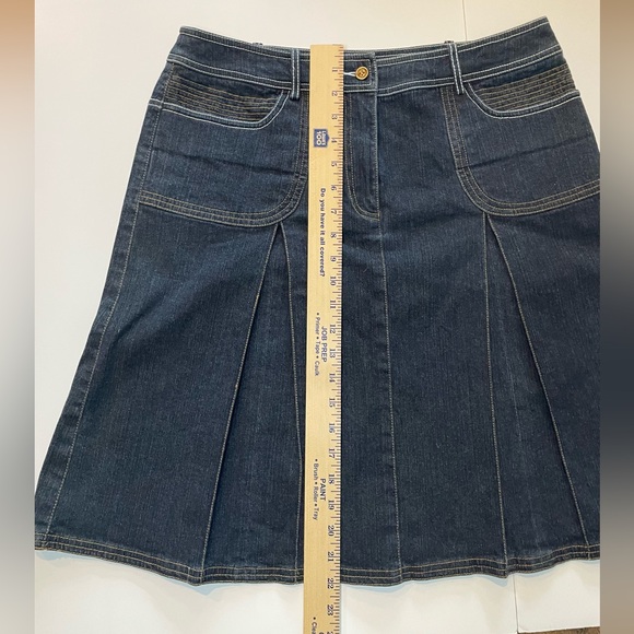 Doncaster Women’s Jean Skirt Size 10 Dark Wash Denim A-Line Pleated Classic - Picture 5 of 7